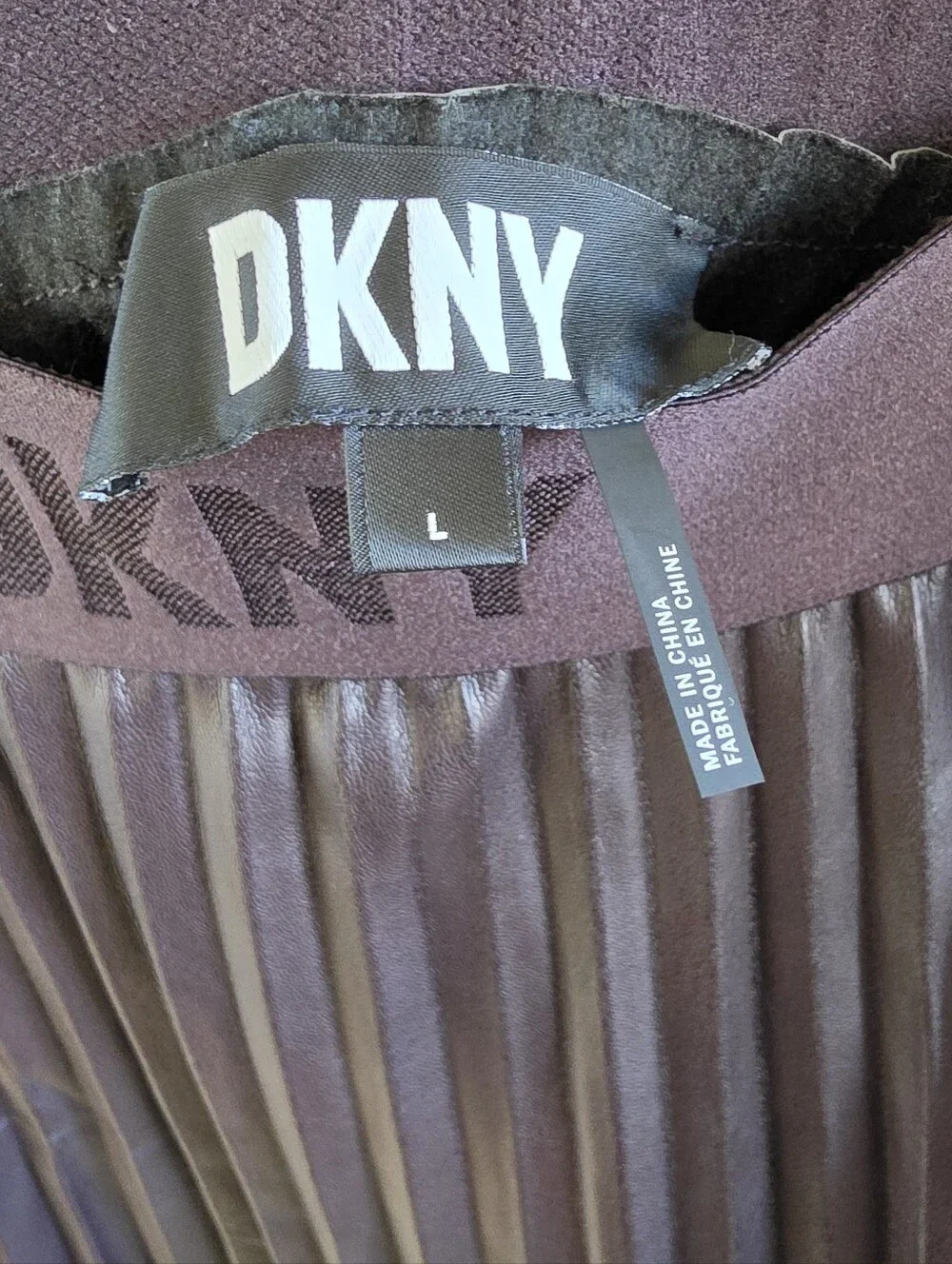 DKNY pleated faux-leather mini skirt in a deep plum Large - Picture 7 of 9
